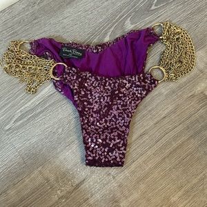 Sparkle, purple beach bunny scrunch butt bottoms with gold chains. Size small